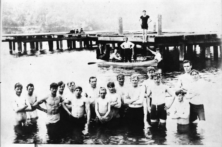 Badande gruvarbetare i Hancock, Michigan, USA. Mormors bror Adolf Kero 5:e fr höger